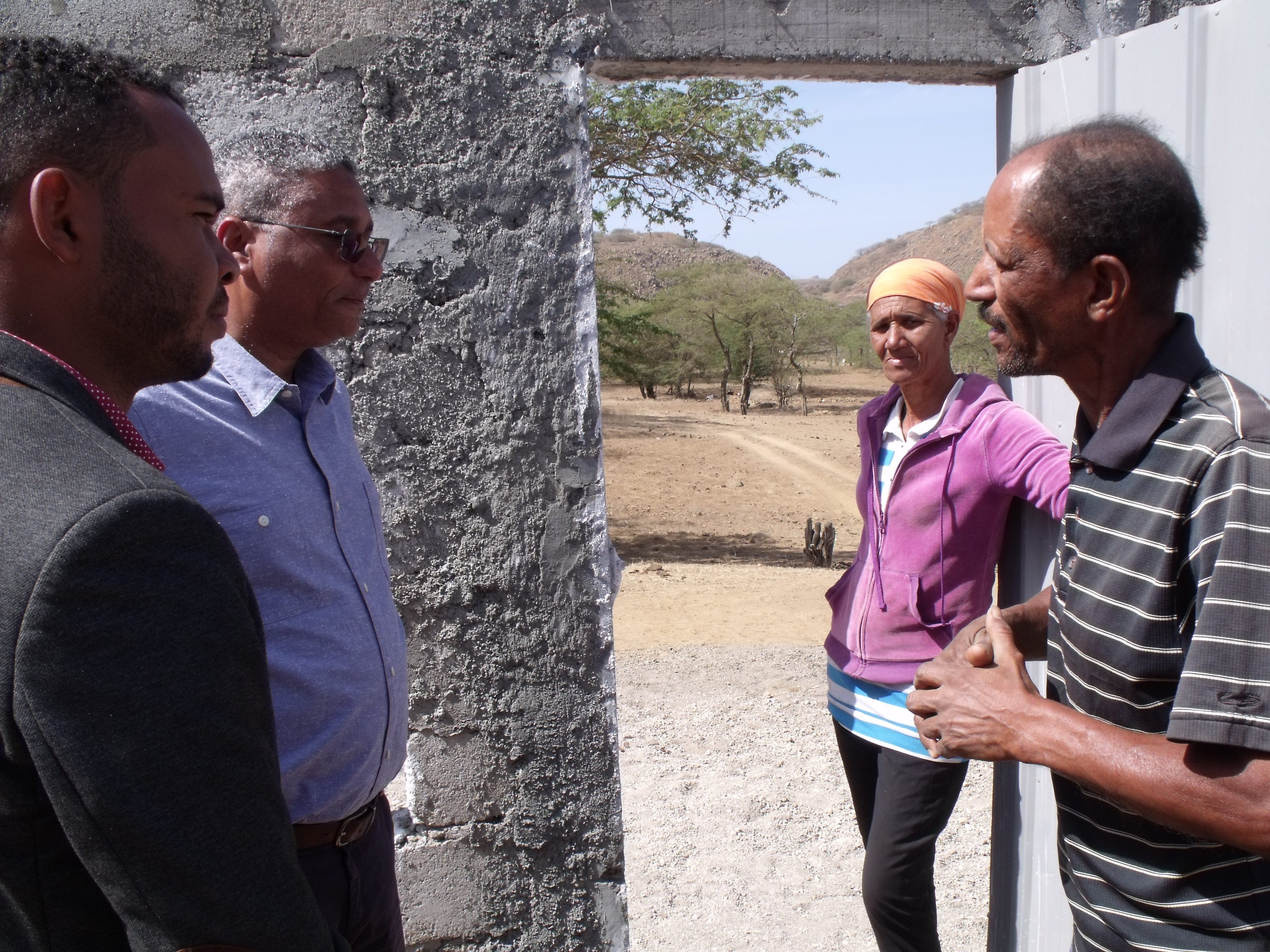 Leia mais sobre o artigo Ministro da Agricultura e Ambiente visita os projetos financiados no quadro do POSER – Programa de Promoção de Oportunidades Socioeconómicas Rurais na Ilha da Brava.