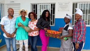 Leia mais sobre o artigo <strong>Comunidades de João Varela e Moia-Moia participam no fornecimento de produtos agrícolas às cantinas escolares de Ribeira Grande e São Domingos.</strong>