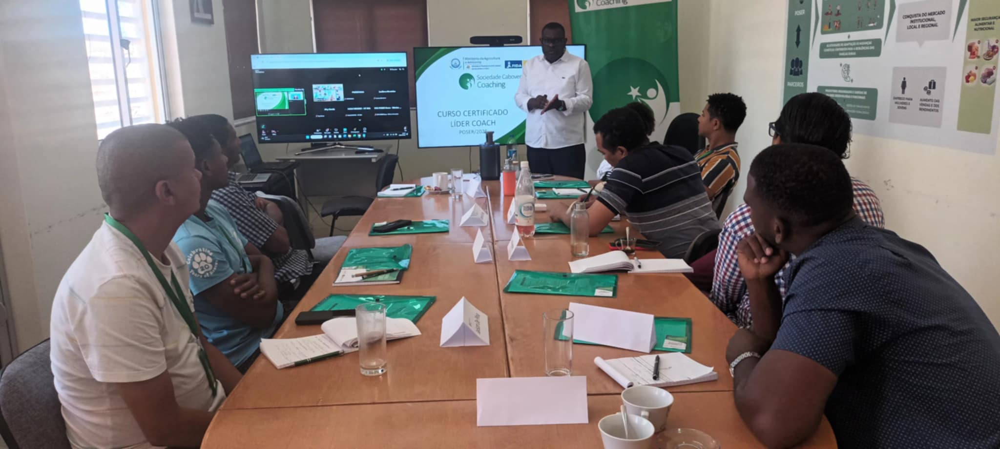 Você está visualizando atualmente Staff do POSER participa em ação de formação intensiva em Líder Coaching